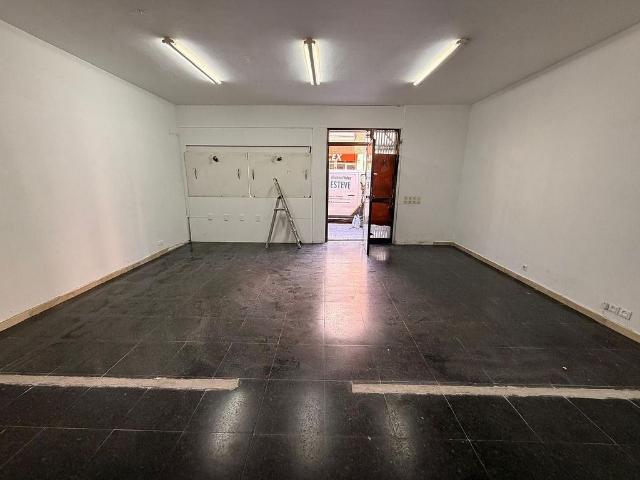 Local comercial en alquiler en Barcelona, de 128 m² por 750