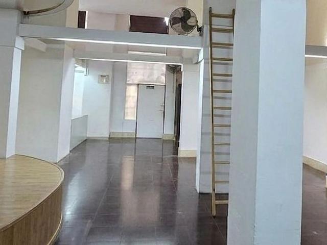 Local comercial en alquiler en Barcelona, de 150 m² 6 habitaciones por 2.200