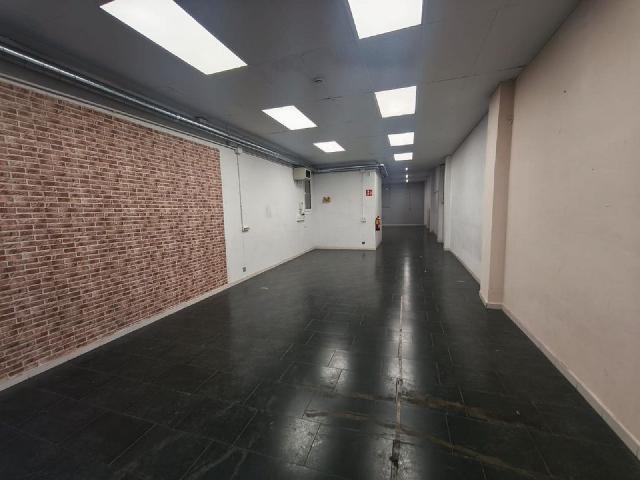 Local comercial en alquiler en Barcelona, de 205 m² 1 habitación por 2.200