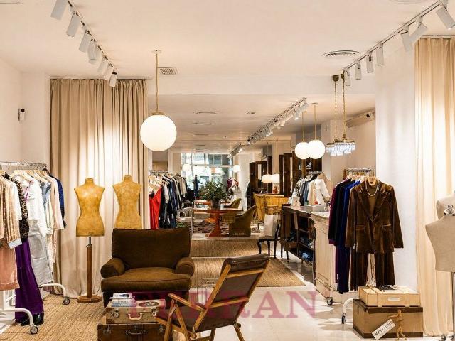 Local comercial en alquiler en calle De Mallorca, Barcelona, de 345 m² 3 habitaciones por 6.200
