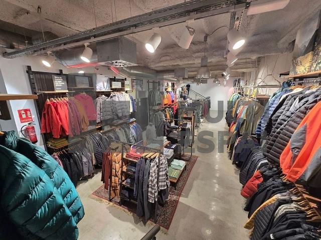 Local comercial en alquiler en Barcelona, de 440 m² 3 habitaciones por 24.000