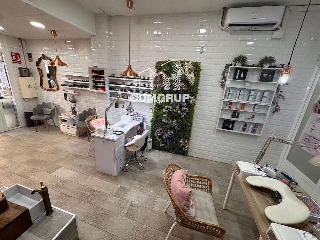 Local comercial en alquiler en Barcelona, de 64 m² por 780