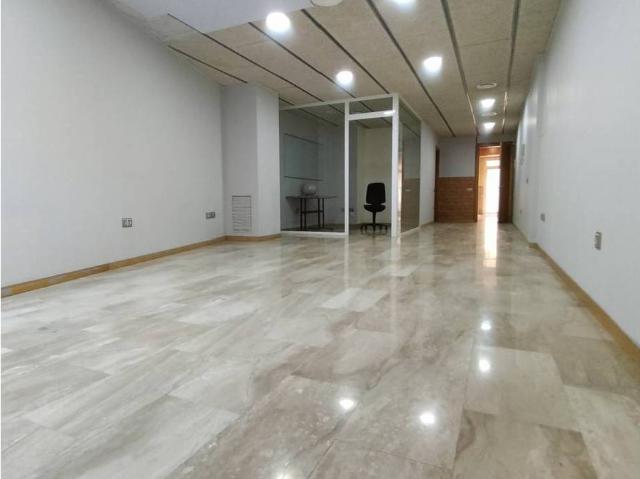 Local comercial en Alquiler en Barri del Centre