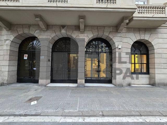 Local comercial en Alquiler en Dreta de l'Eixample