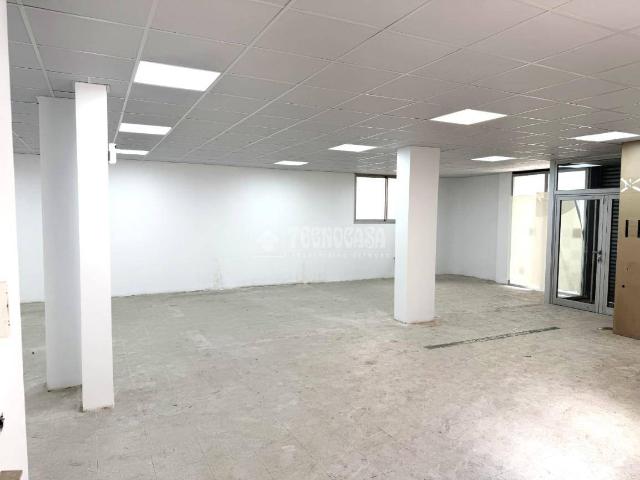 Local comercial en Alquiler en Estació de França
