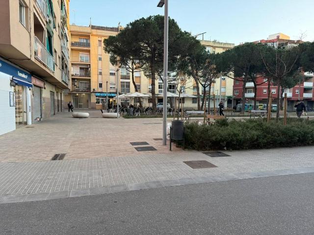 Local comercial en Alquiler en Estruch Eixample