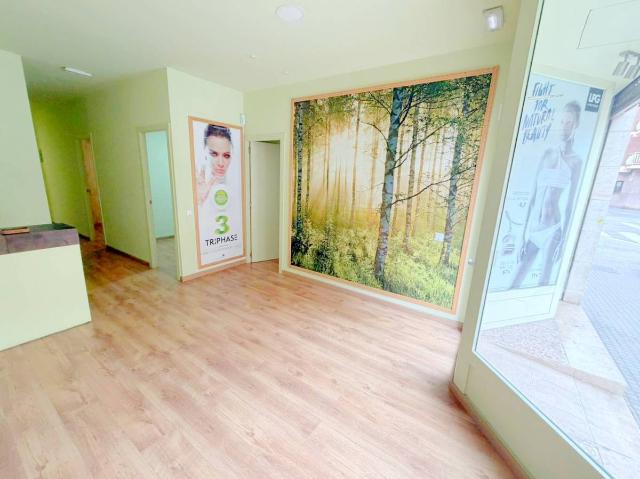 Local comercial en Alquiler en Estruch Eixample