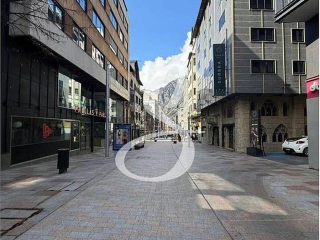 Local comercial en alquiler en Les Escaldes, de 300 m² por 9.000