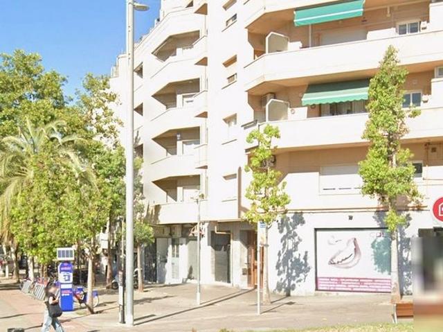 Local comercial en alquiler en Esplugues de Llobregat, de 401 m² 1 habitación por 6.400
