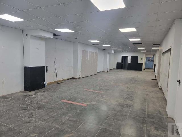 Local comercial en alquiler en Esplugues de Llobregat, de 596 m² por 2.100