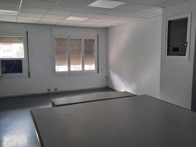 Local comercial en Alquiler en Font Verda