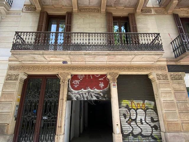 Local comercial en Alquiler en Fort Pienc