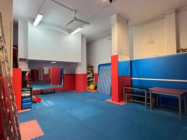 Local comercial en alquiler en Hospitalet de Llobregat, L´, de 132 m² 4 habitaciones por 1.200