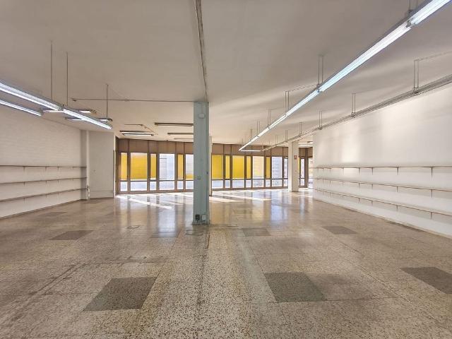 Local comercial en alquiler en Hospitalet de Llobregat, L´, de 360 m² 1 habitación por 1.450