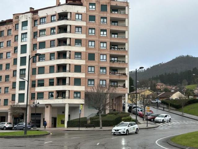 Local comercial en alquiler en Oviedo, Oviedo