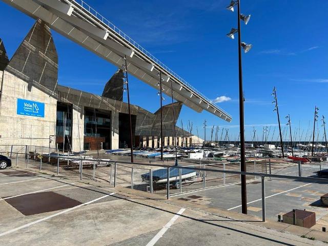 Local comercial en Alquiler en La Catalana