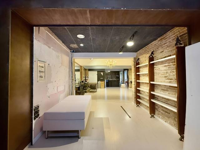 Local comercial en Alquiler en La Gavarra