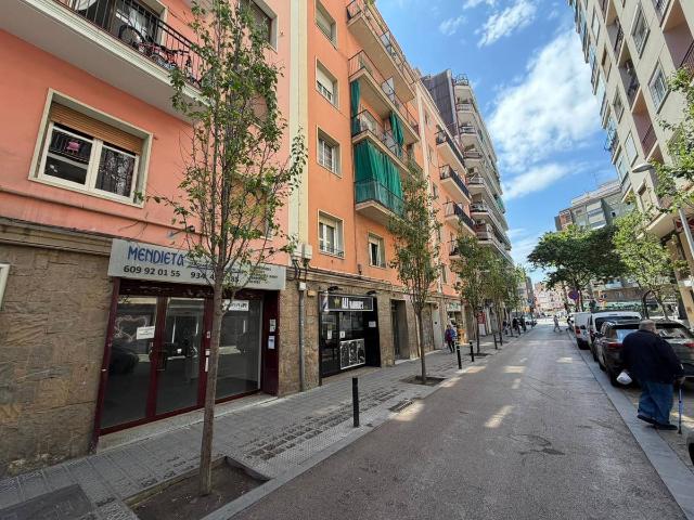 Local comercial en Alquiler en La Maternitat i Sant Ramon
