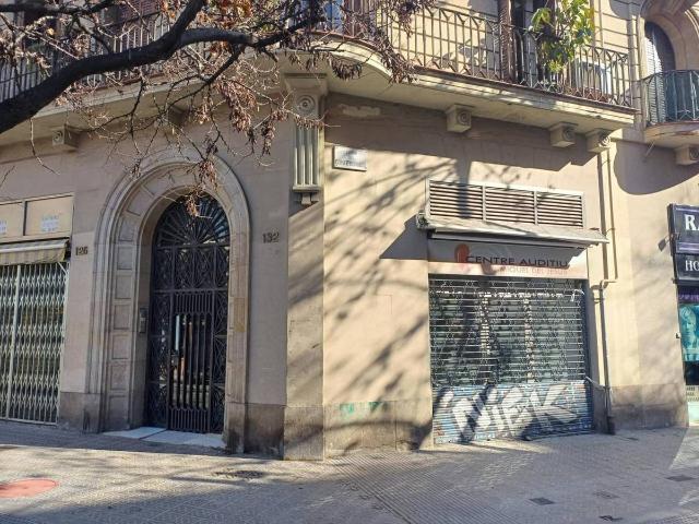 Local comercial en Alquiler en La Nova Esquerra de l'Eixample