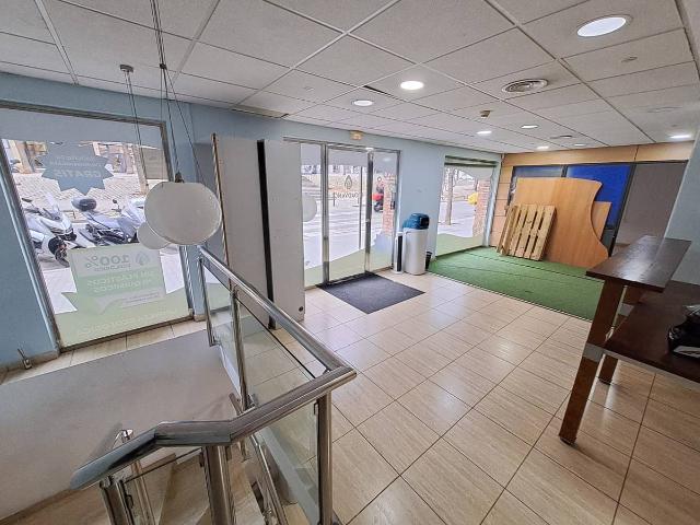 Local comercial en Alquiler en La Salut