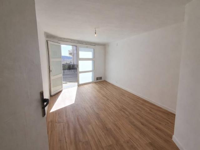 Local comercial en Alquiler en La Salut