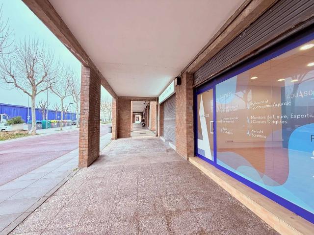 Local comercial en Alquiler en Les Comes