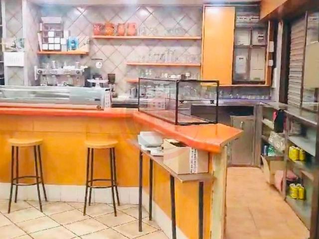 Local comercial en Alquiler en Les Roquetes