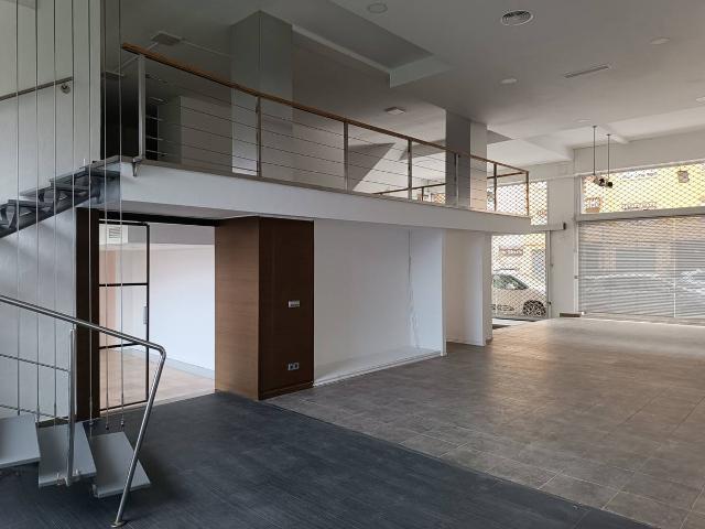 Local comercial en Alquiler en Montilivi