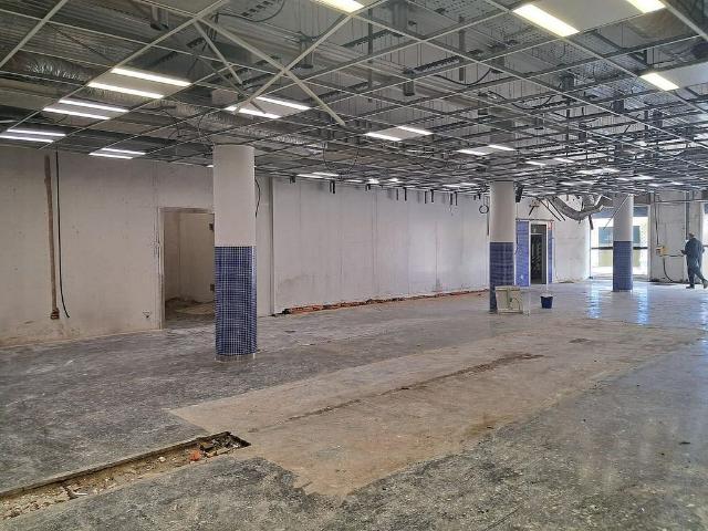 Local comercial en alquiler en Mataró, de 424 m² por 2.400