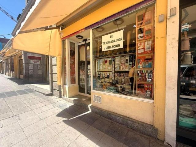 Local comercial en alquiler en Madrid, Calle de Martínez de la Riva, 28053
