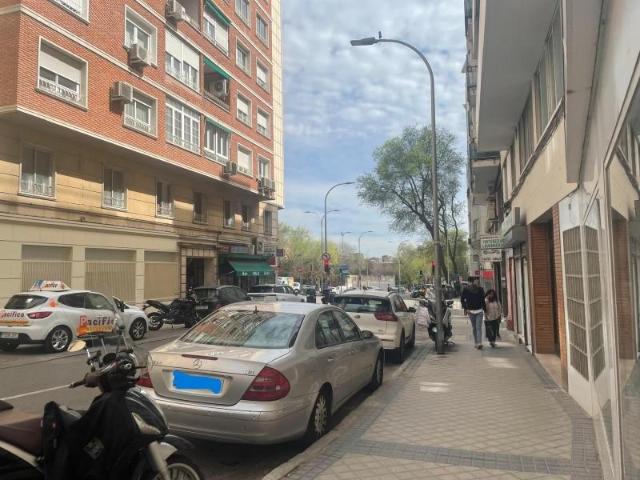 Local comercial en alquiler en Madrid, Ciudad Jardin