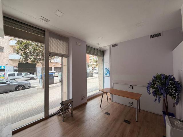 Local comercial en Alquiler en Mestral