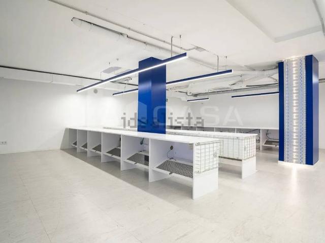 Local comercial en Alquiler en Sagrada Família
