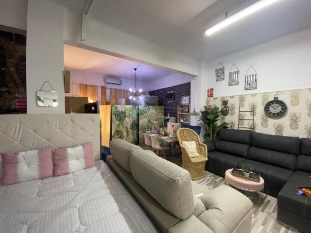 Local comercial en Alquiler en Sanfeliu