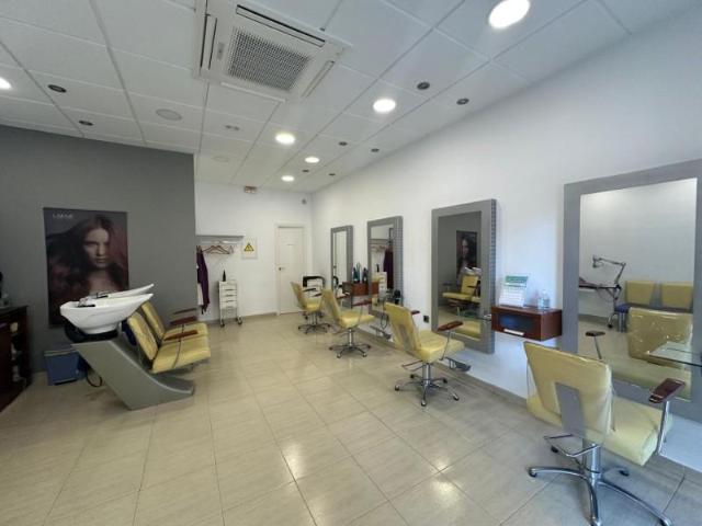 Local comercial en alquiler en Sant Joan Despí, Centro