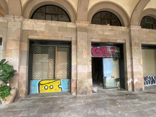 Local comercial en Alquiler en Sant Pere, Sta. Caterina i la Ribera