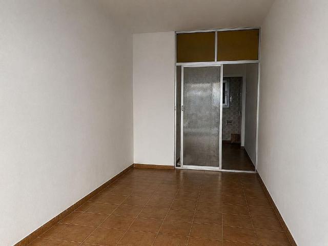 Local comercial en alquiler en Santa Coloma de Gramanet, de 21 m² por 450