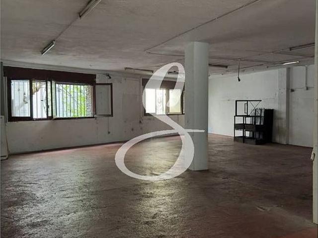 Local comercial en alquiler en Santa Coloma, de 200 m² por 2.000