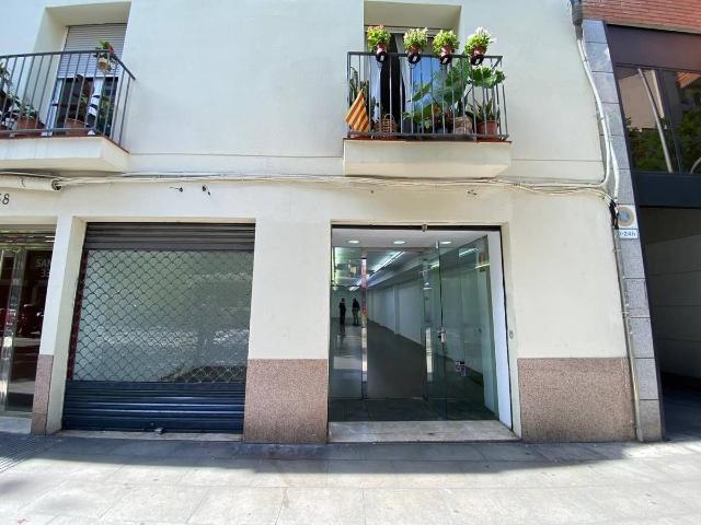 Local comercial en Alquiler en Sants Badal