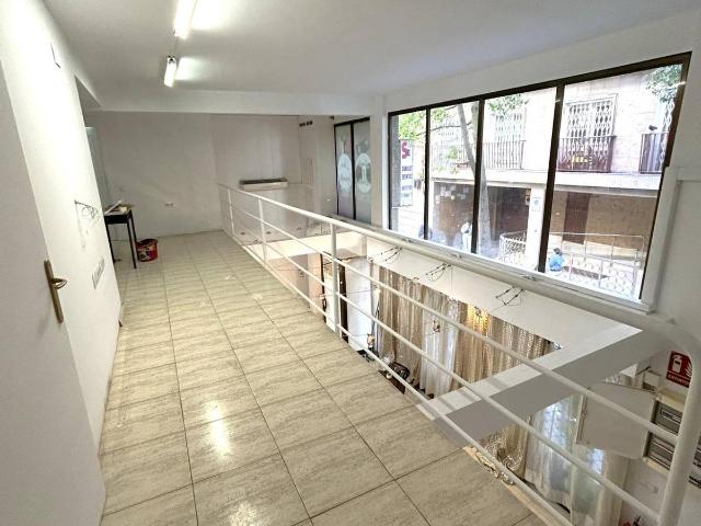 Local comercial en Alquiler en Sants Badal
