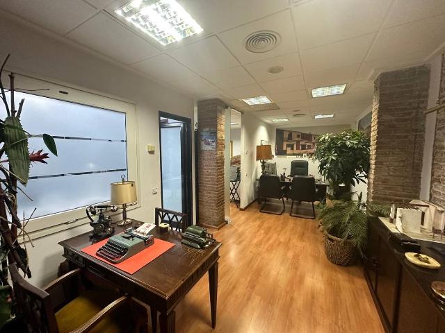 Local comercial en Alquiler en Sants Badal