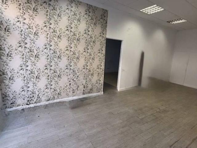 Local comercial en alquiler en Paterna – Avenida Vicente Mortes | 130 m²