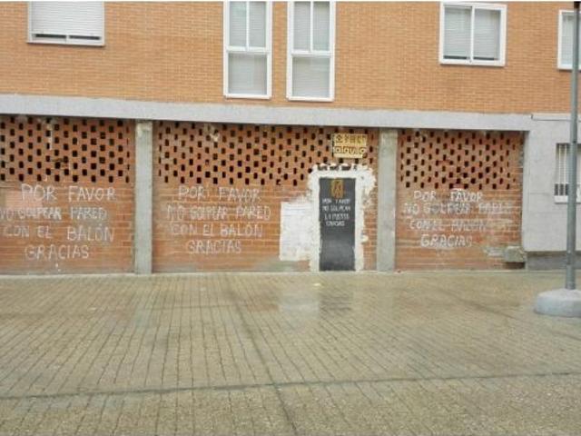 Local comercial en Alquiler en Parlavà, Madrid
