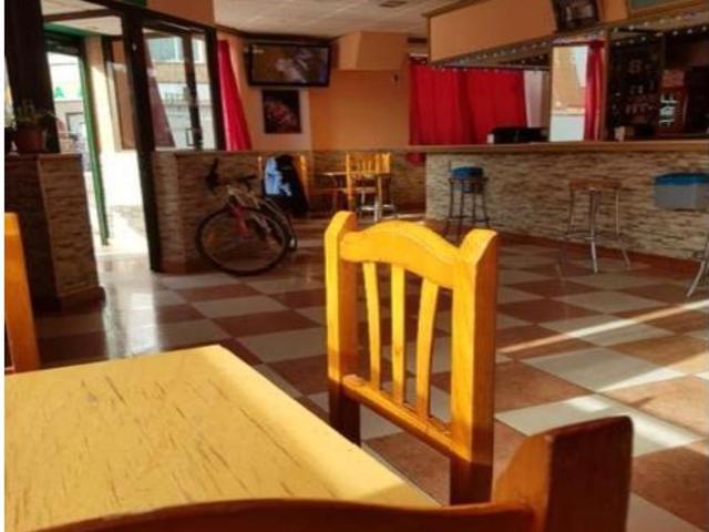 Local comercial en Alquiler en Parlavà, Madrid