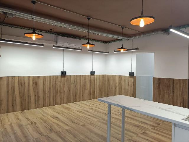 Local comercial en alquiler en pasaje D'andalusia, Barcelona, de 36 m² 2 habitaciones por 875