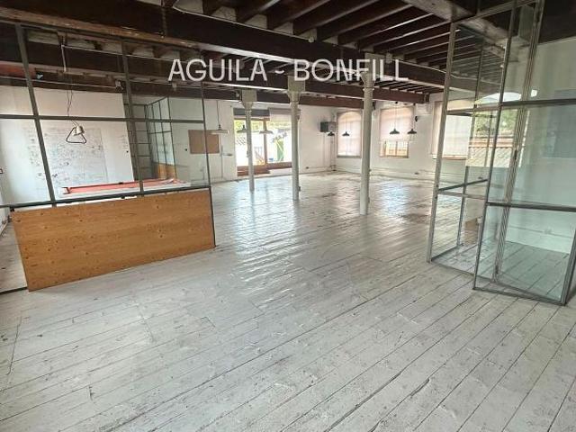 Local comercial en alquiler en pasaje De Masoliver, Barcelona, de 160 m² por 2.500