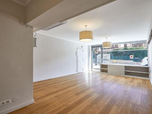 Local comercial en alquiler en pasaje De Forasté, Barcelona, de 38 m² 2 habitaciones por 800