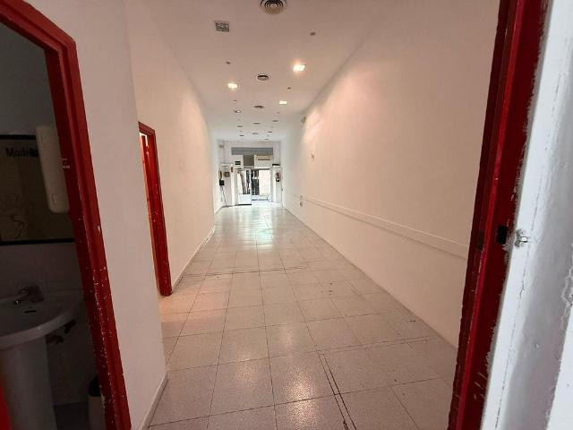 Local comercial en alquiler en pasaje De Paula Font, Barcelona, de 69 m² 3 habitaciones por 650