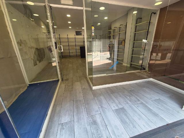 Local comercial en alquiler en paseo De la Salut, Badalona, de 40 m² 2 habitaciones por 950