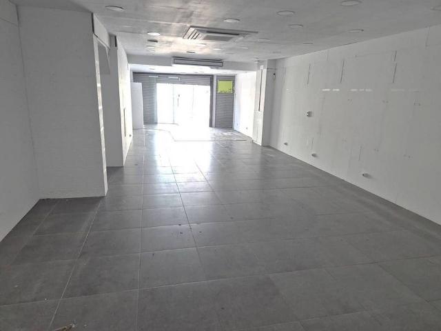 Local comercial en alquiler en paseo De la Salut, Badalona, de 90 m² por 900